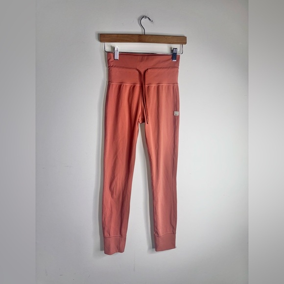 Vuori daily jogger pants Rosewood - Picture 4 of 10